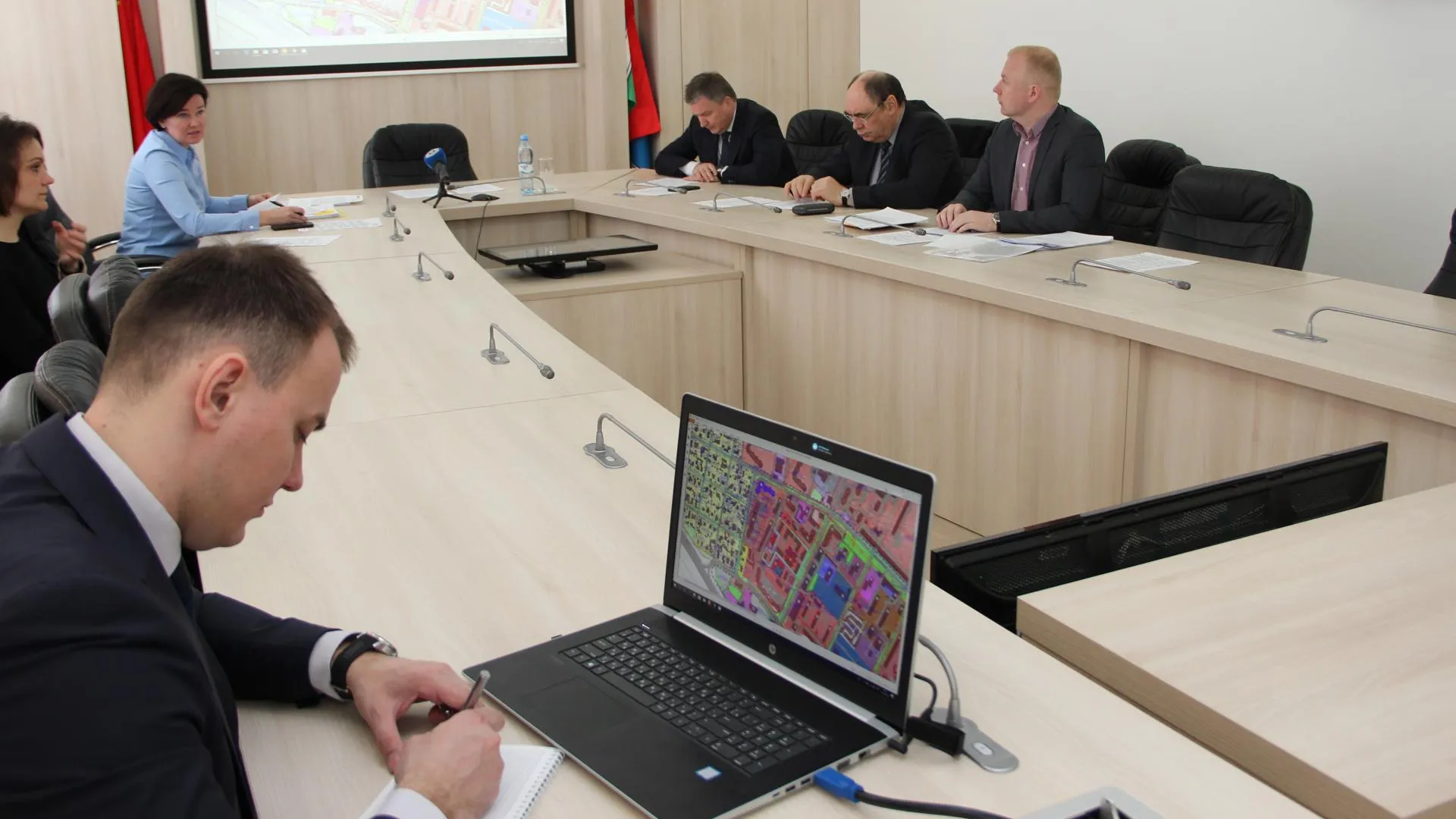 Возможность расторжения контракта с недобросовестным застройщиком обсудили в Мытищах