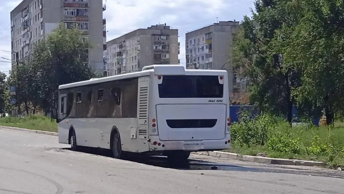 ВСУ ударили по автобусу в Лисичанске. Один человек погиб, 28 пострадали