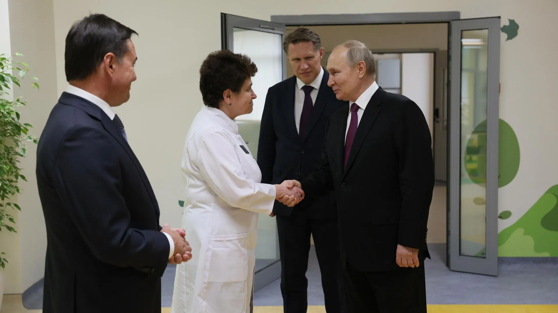 Путину показали уникальные диагностические тренажеры в реабилитационном центре Подольска