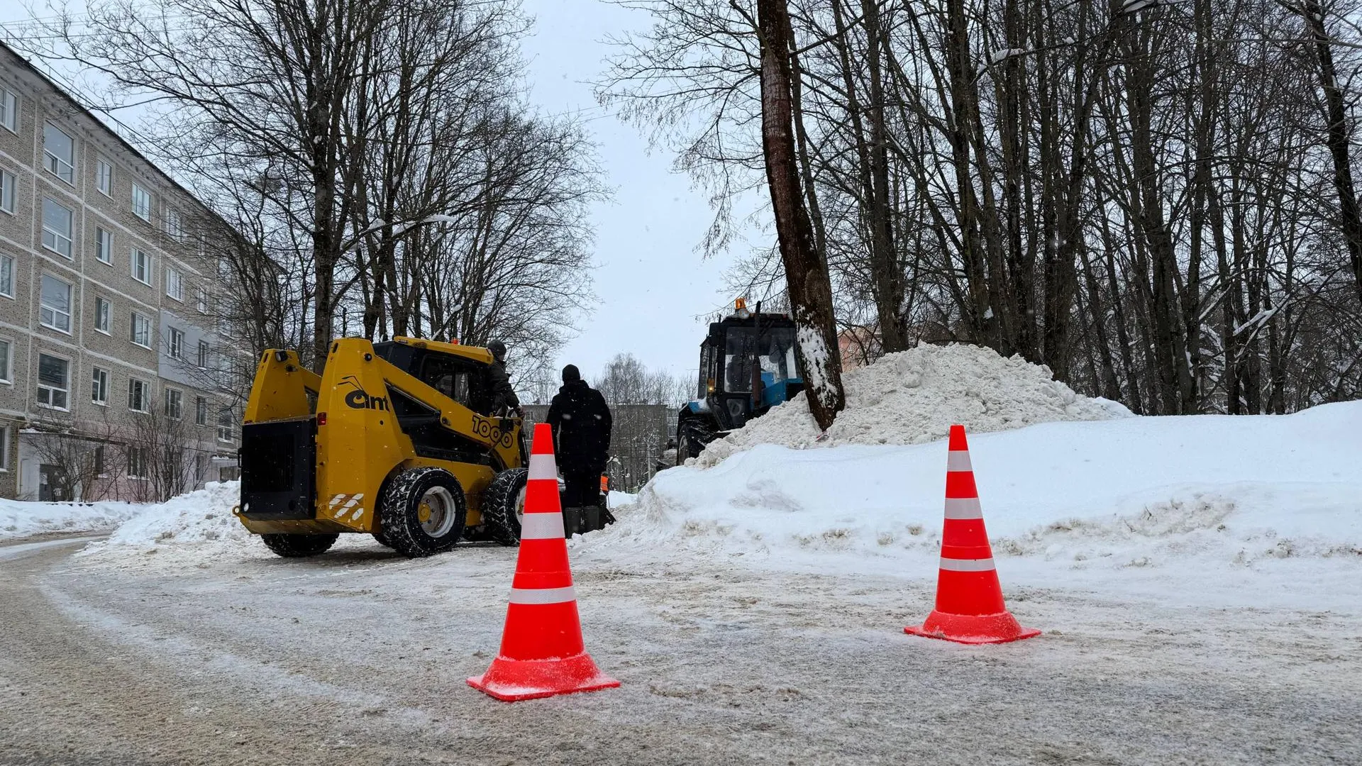 Коммунальные службы Можайского округа вывезли 24 тыс кубометров снега с начала года