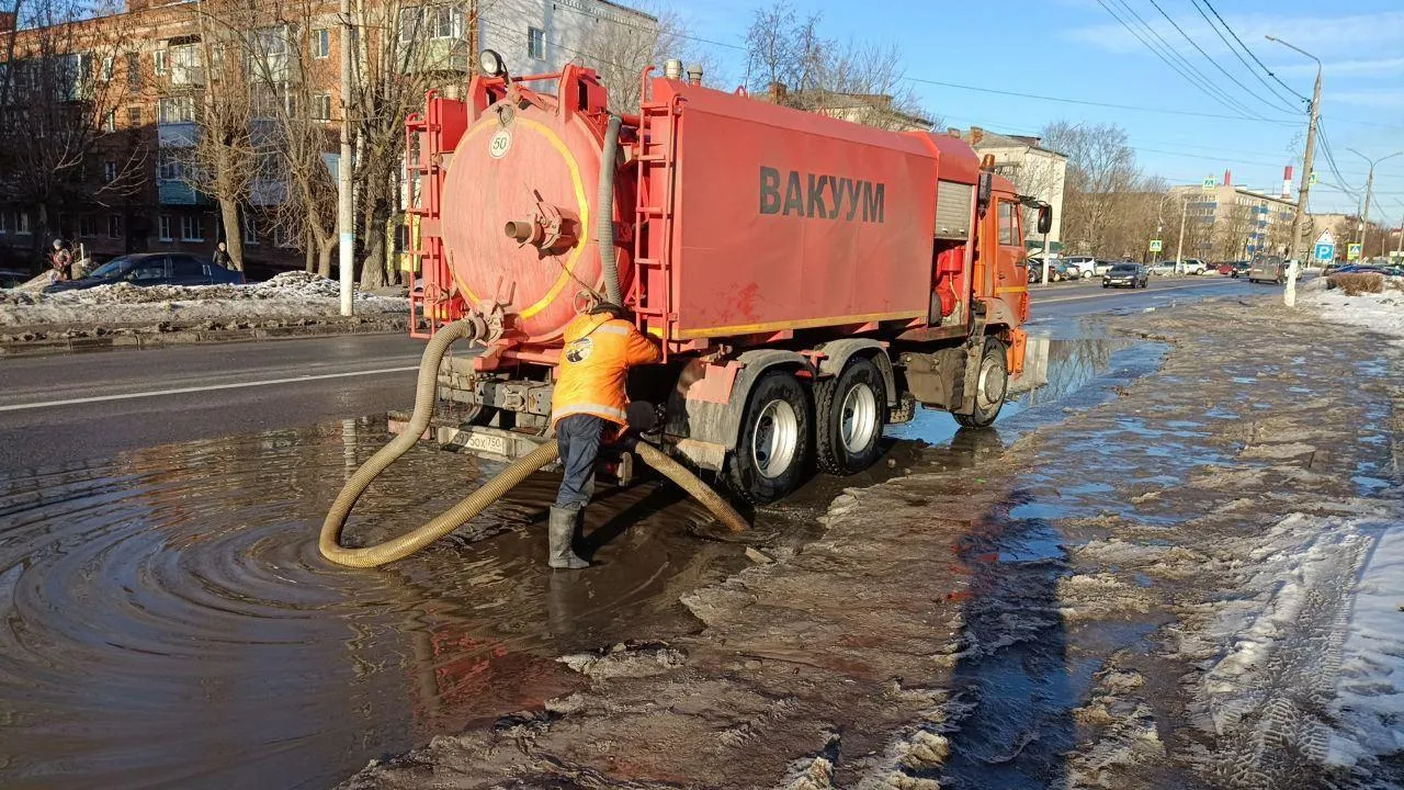 Подтопления на дорогах в 6 округах устраняют в Московской области