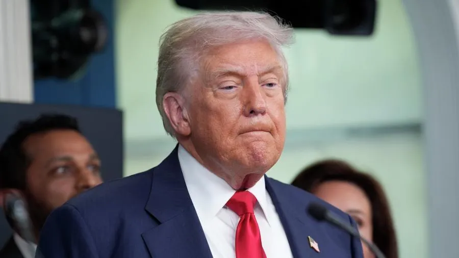 Трамп пригрозил уничтожить Южный Парс при атаке Ирана