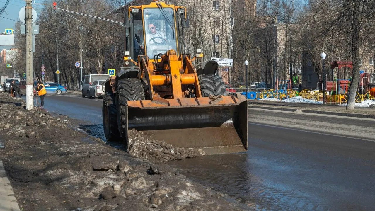 В Реутове начали весеннюю уборку улиц и дворов