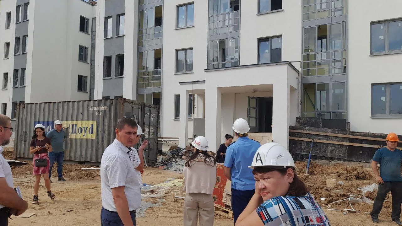 Дольщики осмотрели ход строительных работ в проблемном ЖК «Митино Дальнее» в Химках