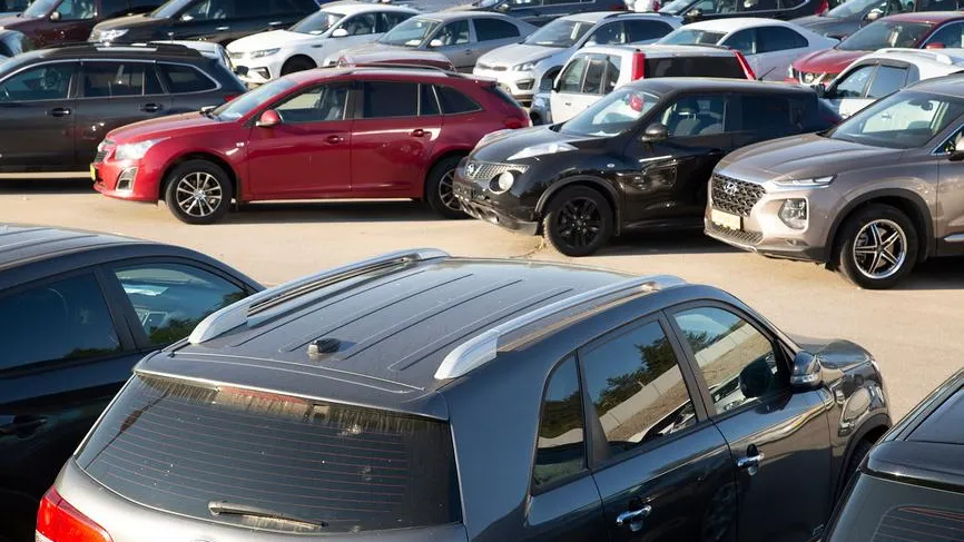 Поставки новых авто через Киргизию в РФ выросли в три раза