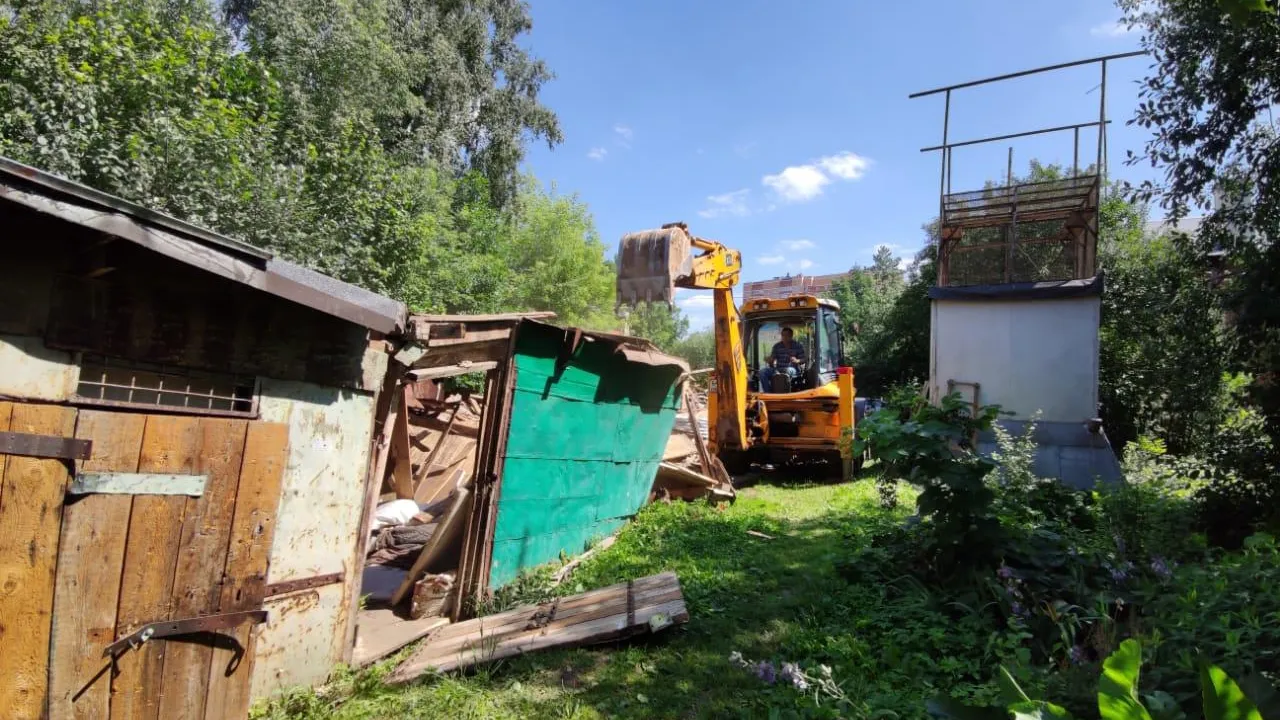 Незаконные гаражи начали сносить на Спортивном проезде Подольска