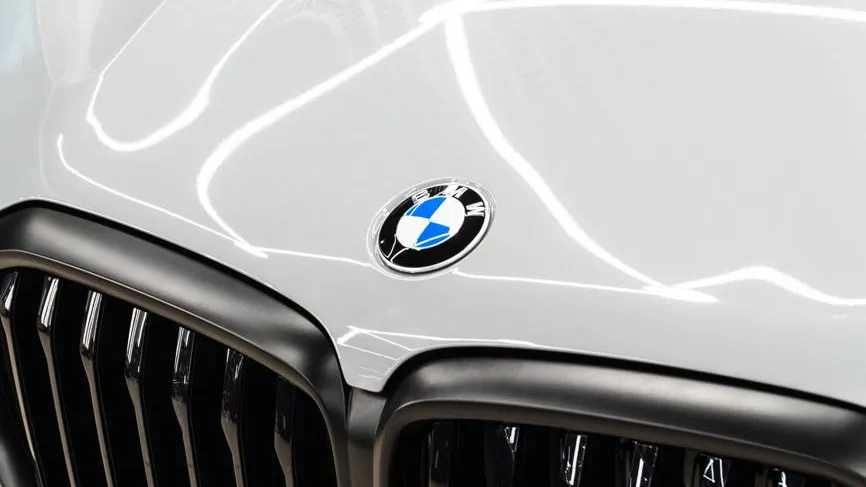 Сирота в Красноярске может лишиться квартиры из-за сгоревшей по его вине BMW