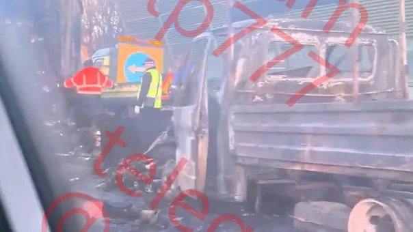 Видео: «Газель» и фура сгорели почти дотла на трассе в Подмосковье