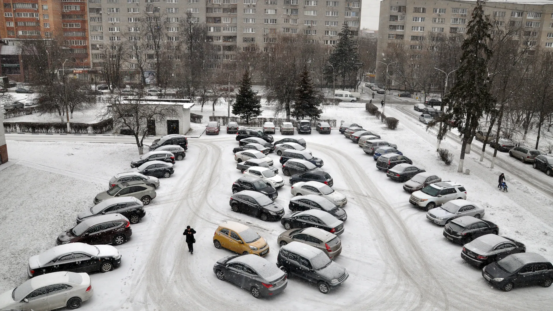Автомобильная парковка в Подольске