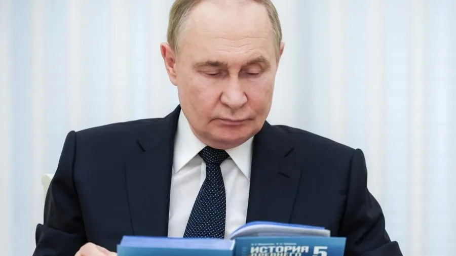 Путин поддержал идею обязательного ЕГЭ по истории для гуманитариев