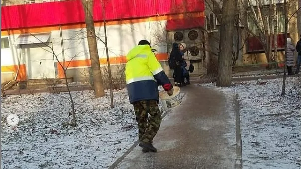 Обработку дорог противогололедными материалами провели в четыре этапа в Люберцах