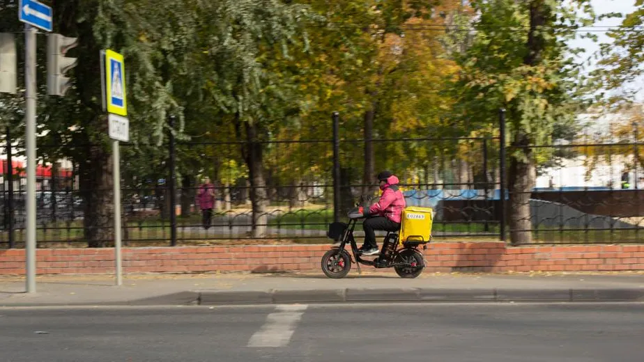 Илья Зотов назвал мопеды главной проблемой на тротуарах Москвы