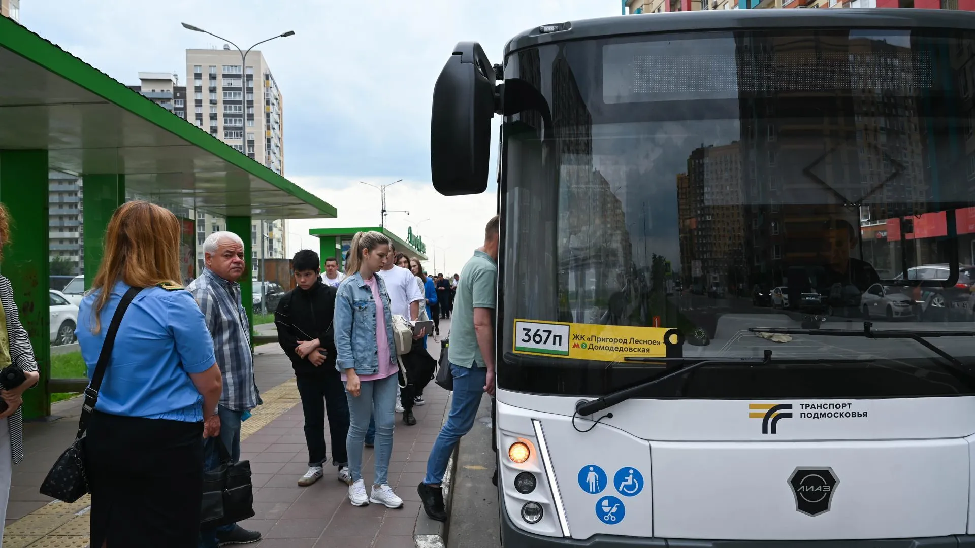 До конца декабря в Ленинский округ поступит 13 новых автобусов