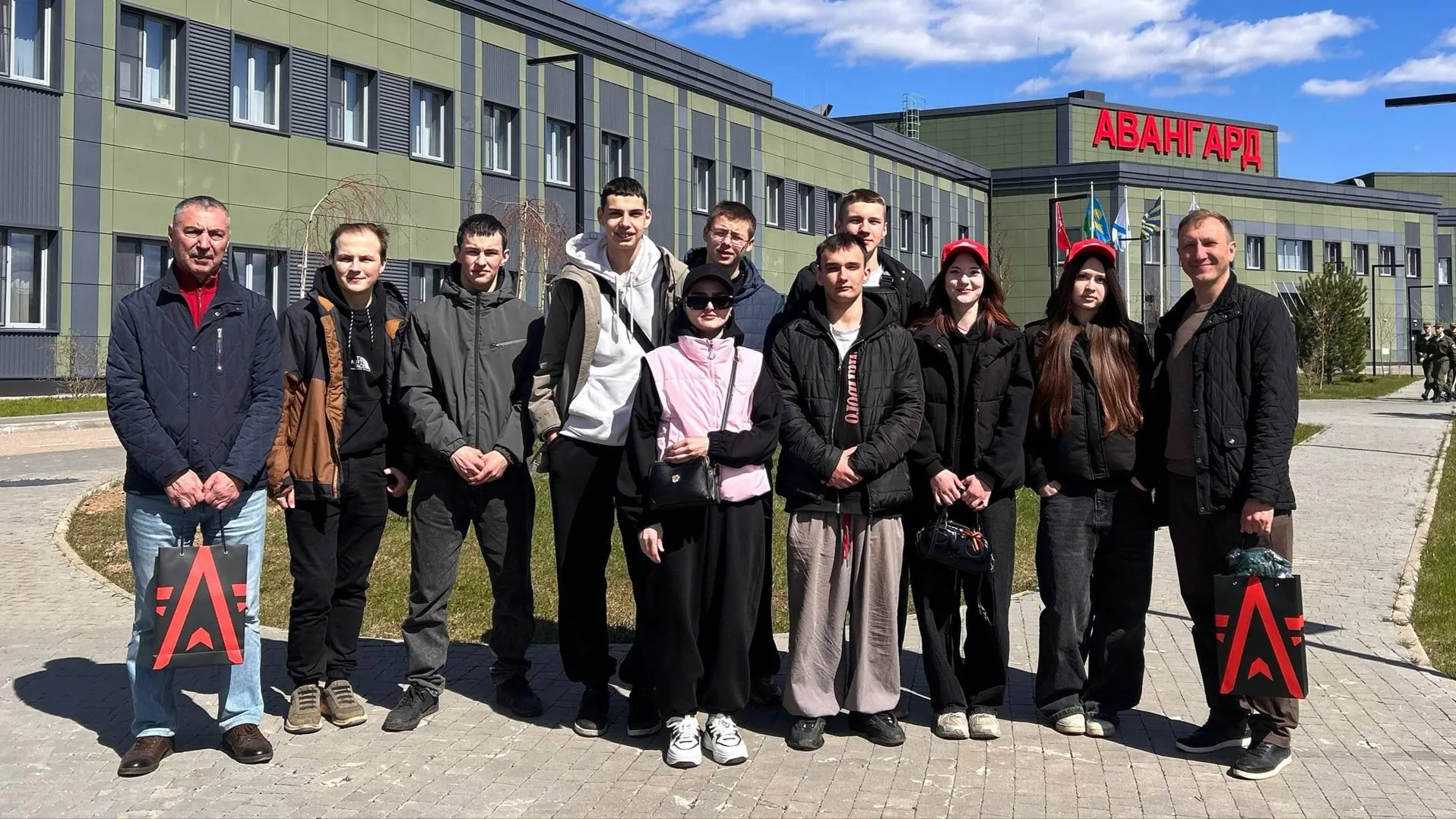 Студенты из Королева посетили День открытых дверей в центре «Авангард»