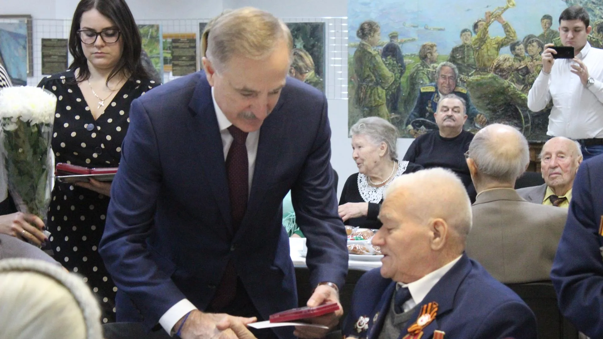 Глава Люберец вручил ветеранам ВОВ медали к 75‑летию Победы