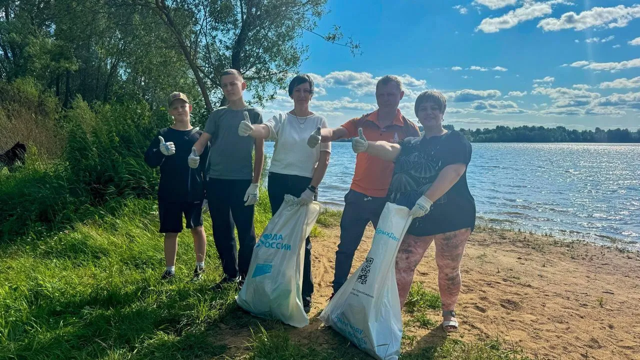 Экоактивисты убрали берег Можайского водохранилища от мусора