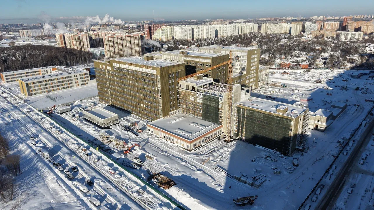 В Балашихе начался монтаж фасадов многопрофильной клиники в Ольгино