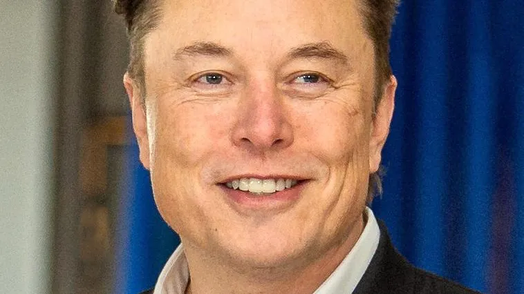 Отец Маска сказал, что миллиардер мог приехать в Россию инкогнито