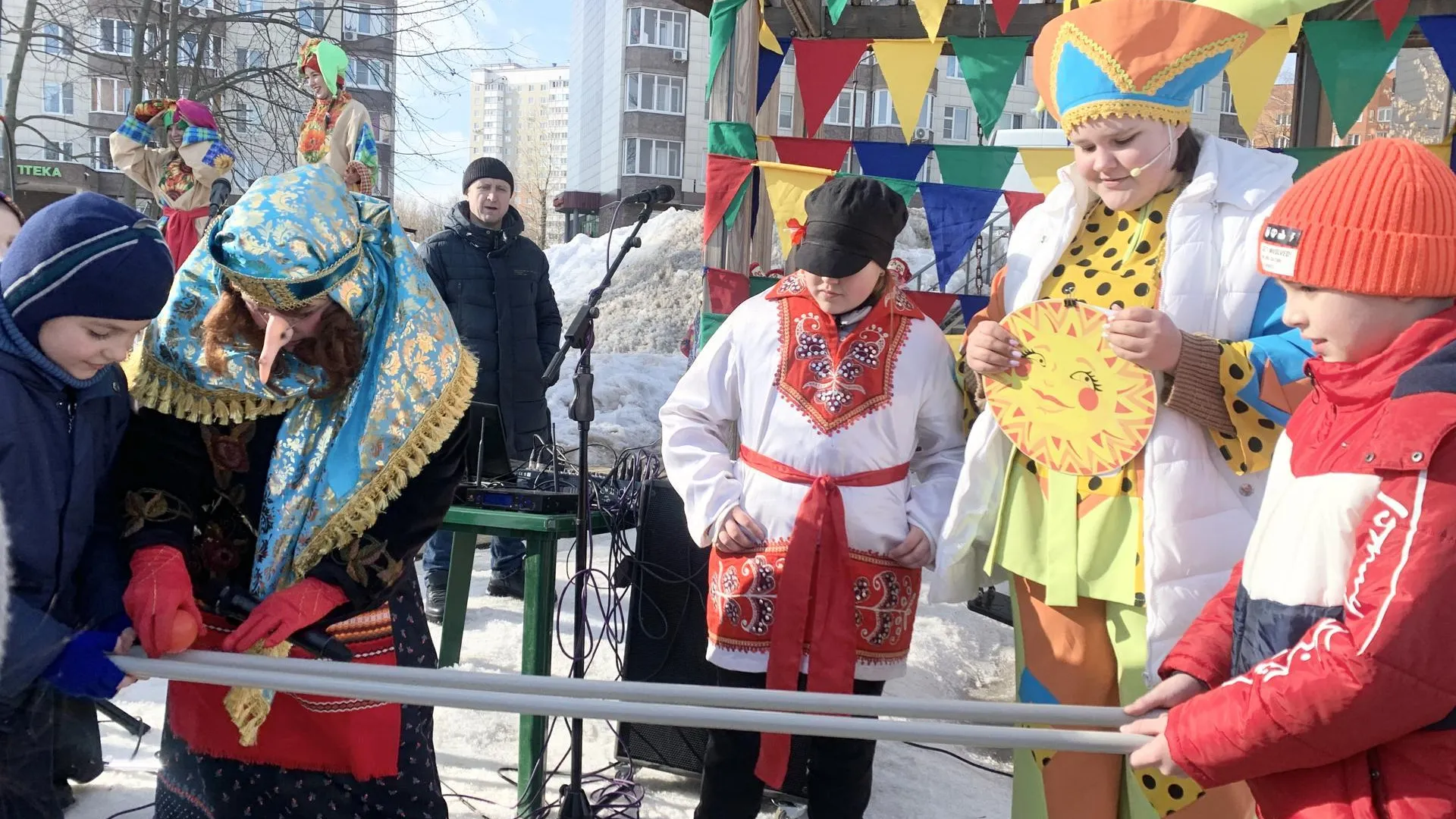Около 100 человек поучаствовали в масленичных гуляниях в Балашихе