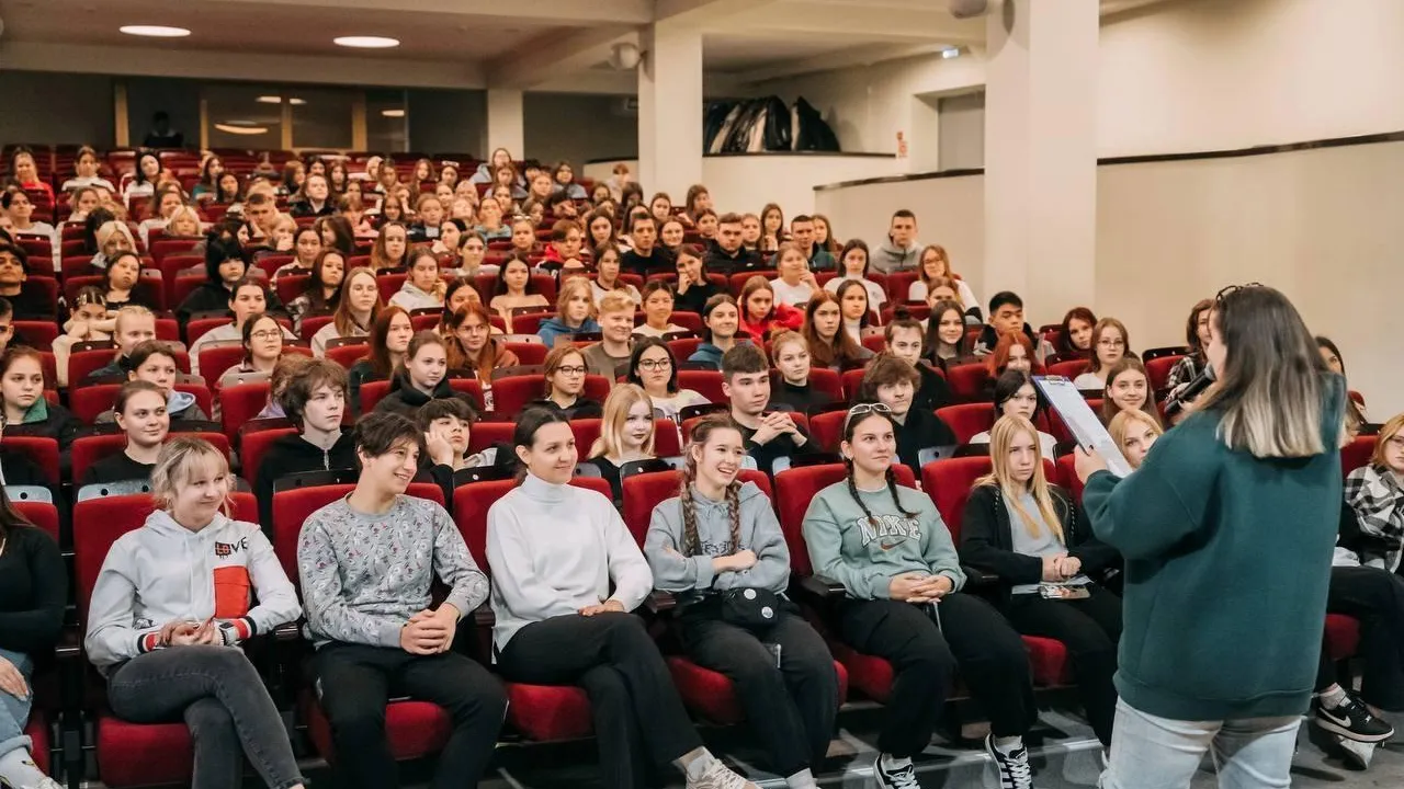 Две обучающиеся из Подмосковья посетят марафон для студентов педагогических специальностей