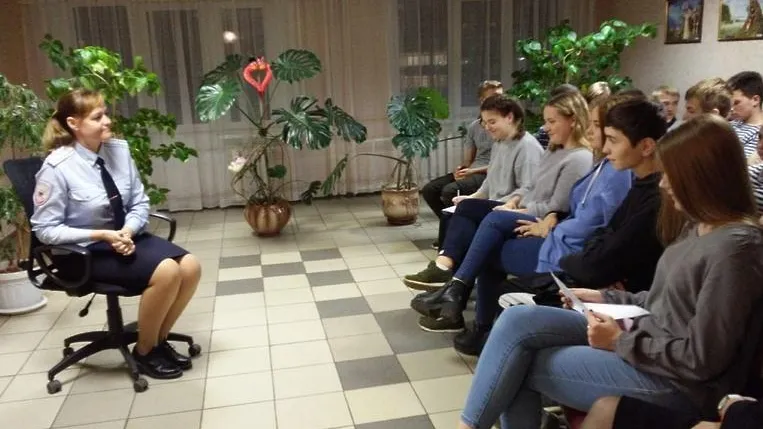 Полицейские Люберец рассказали студентам о своей работе в рамках беседы