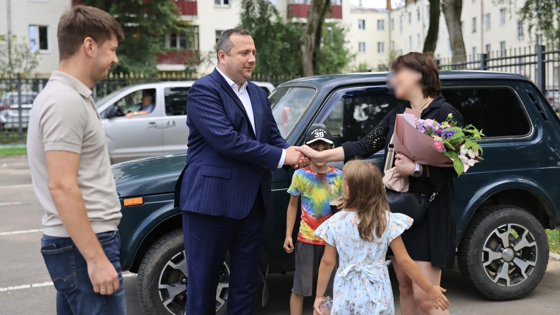 Глава Королева передал внедорожник «Нива» в зону СВО