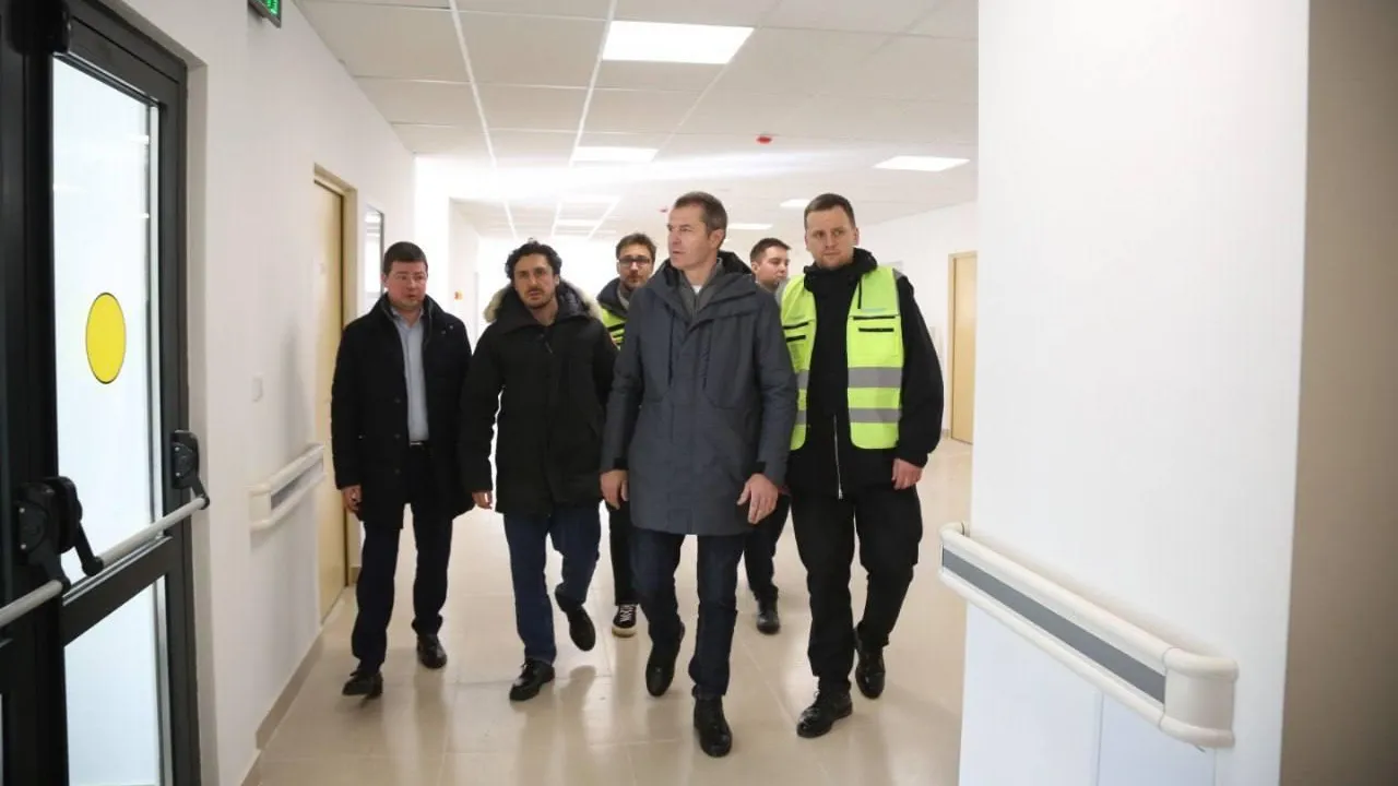 Глава Люберец Волков проверил готовность новой поликлиники в мкрн Зенино