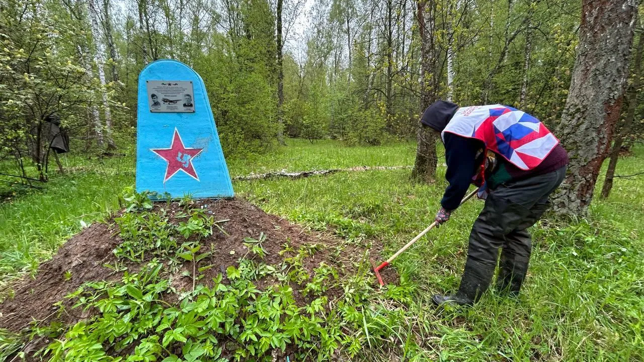 В Домодедове прошла акция по благоустройству памятника погибшим в годы Великой Отечественной войны