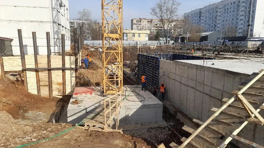 В Красногорске установили кран для строительства поликлиники