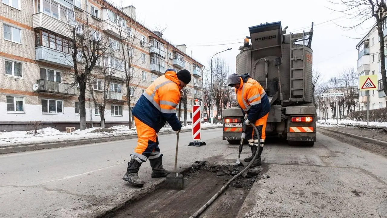 На дорогах Подмосковья отремонтировали 5 тыс дефектов покрытия с начала года