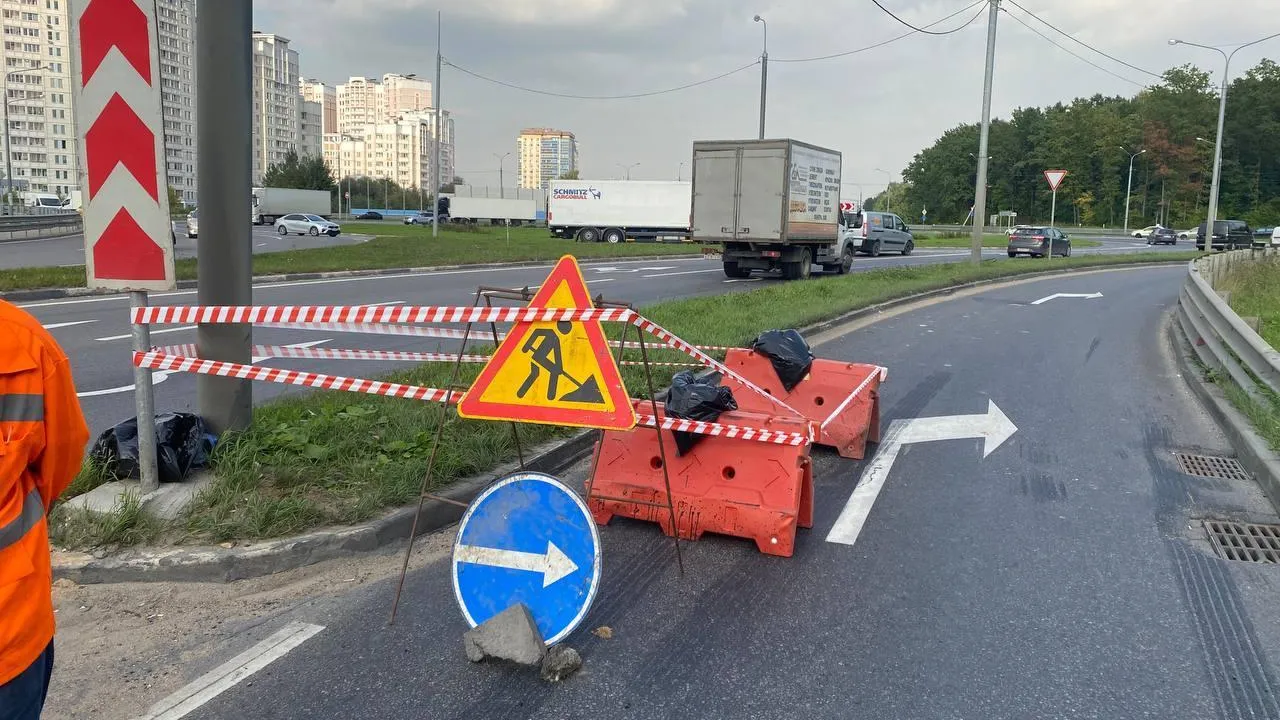 Полоса движения временно перекрыта на Варшавском шоссе в Подольске