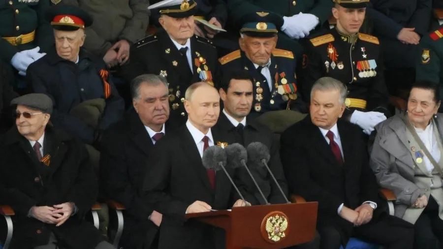Путин объявил минуту молчания на параде Победы на Красной площади