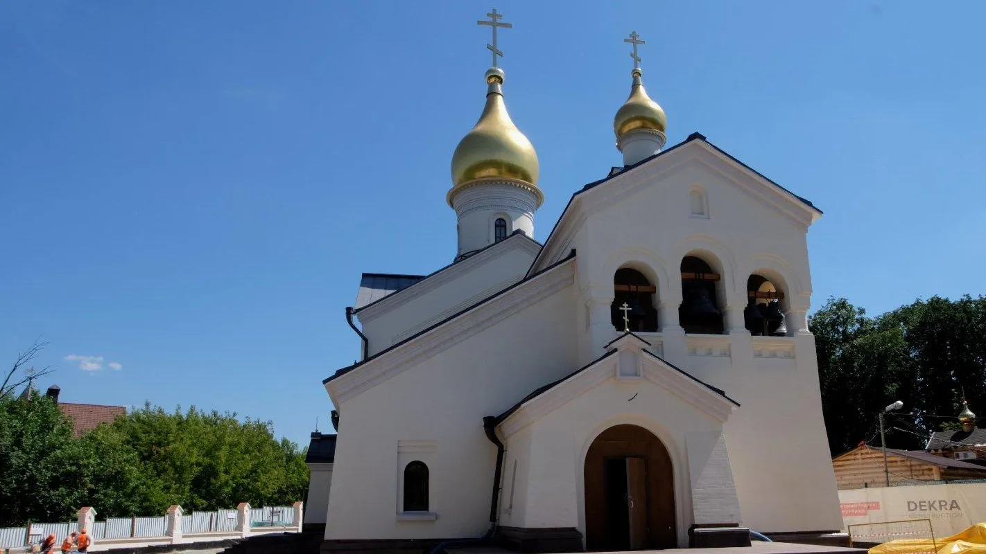 Около 30 православных храмов строится в Москве