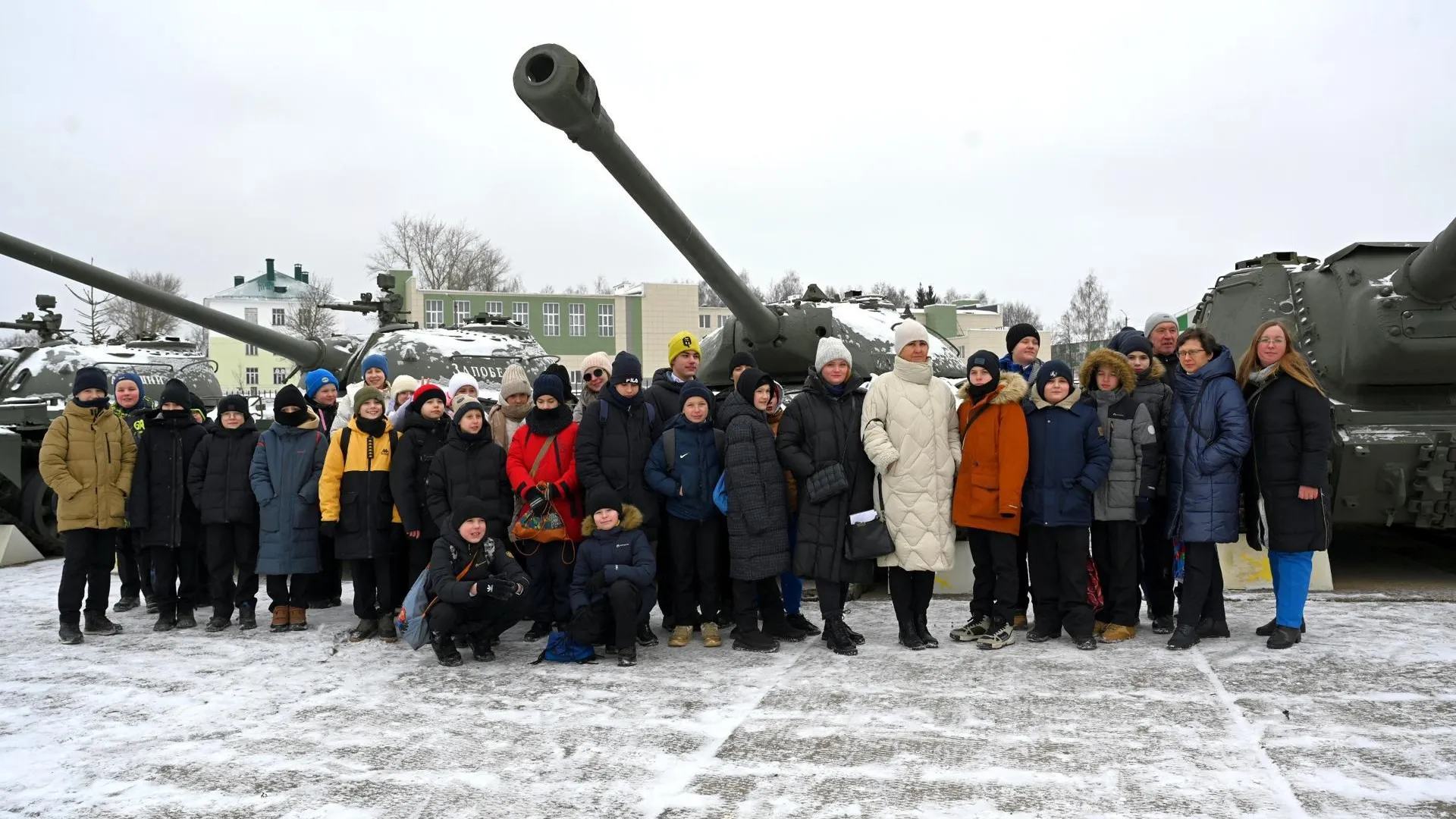 Школьники из Ленинского округа посетили Гвардейскую мотострелковую дивизию