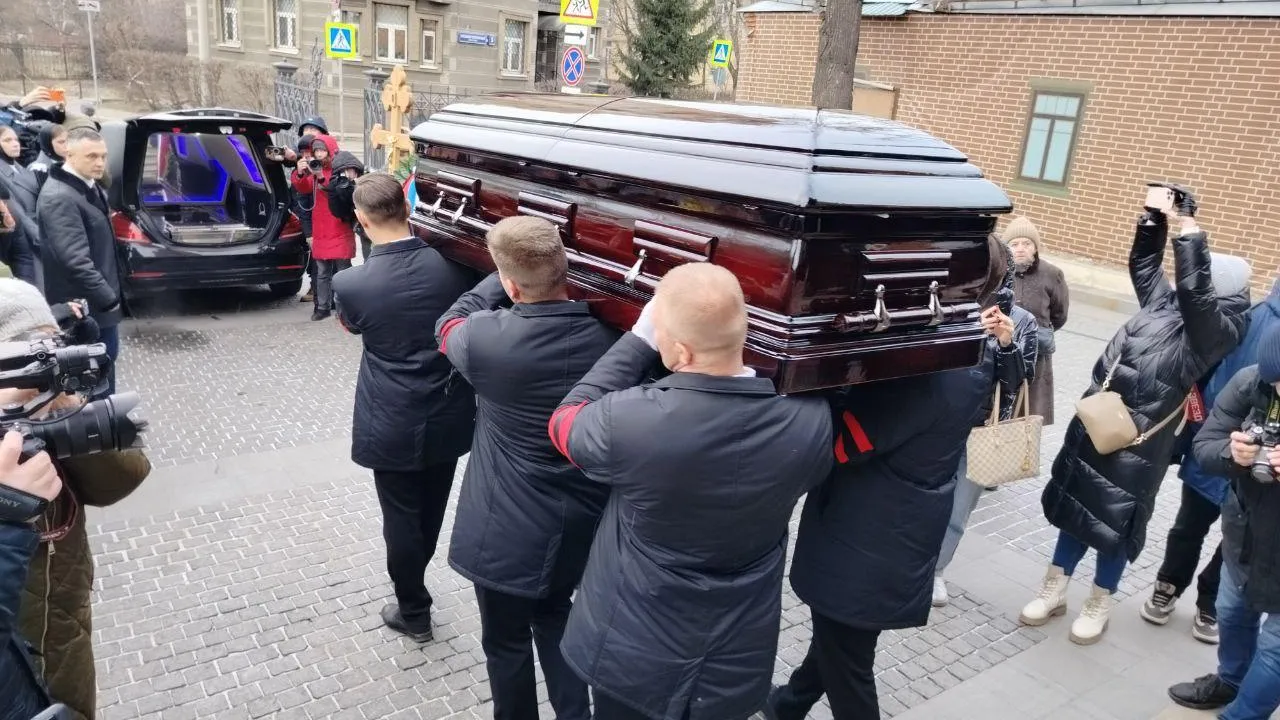 Олега Стриженова похоронили на Троекуровском кладбище в Москве