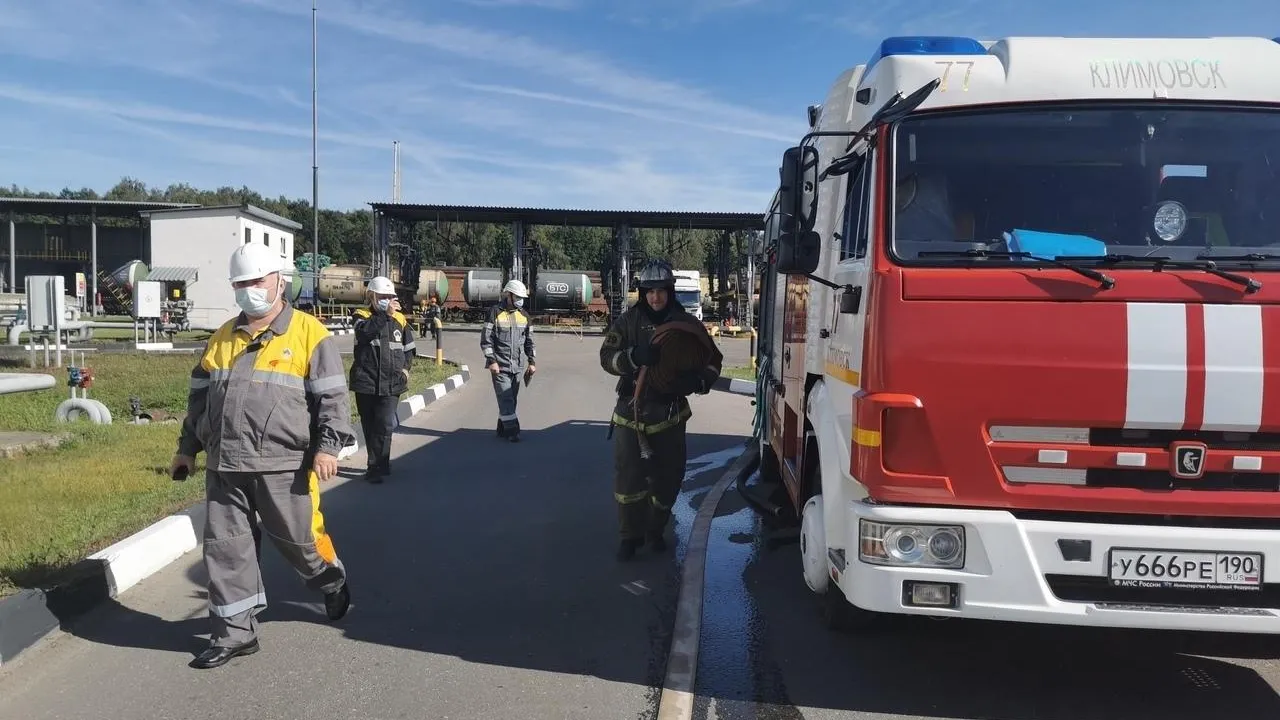 В Подольске пожарные провели тренировку для новичков в условиях имитации пожара