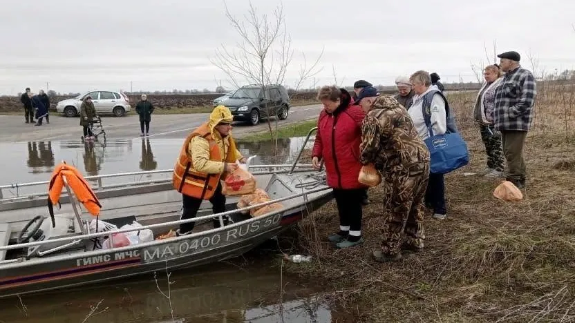 Переправу в подтопленные населенные пункты организовали в Подмосковье