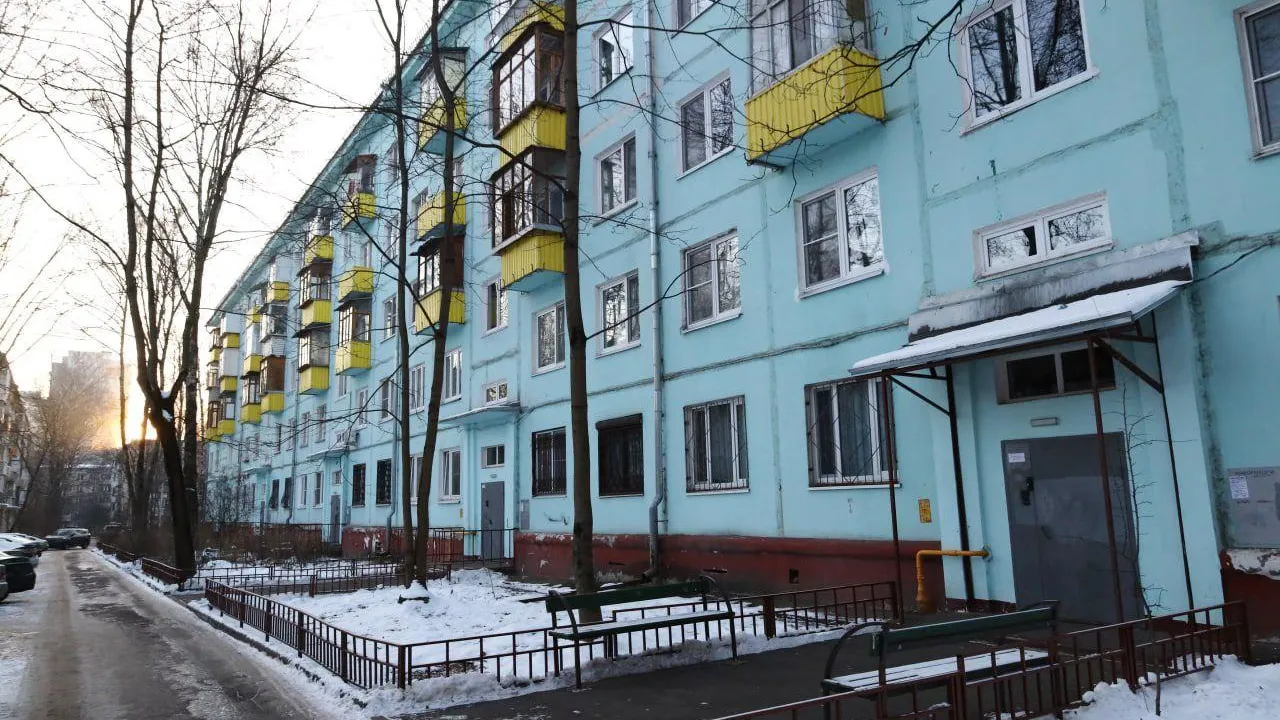 Уборку наледи с тротуаров проверили во дворах Мытищ
