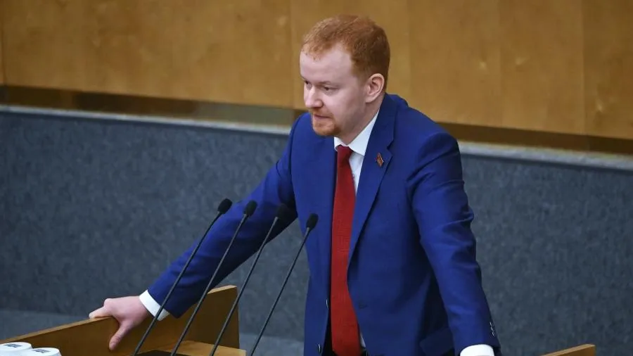 В КПРФ не исключили, что дама на видео с Парфеновым хотела ему «детей нарожать»