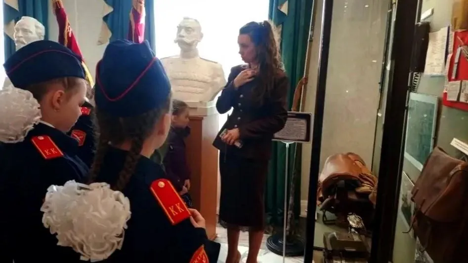 Росгвардия провела экскурсию для кадетов в Подмосковье
