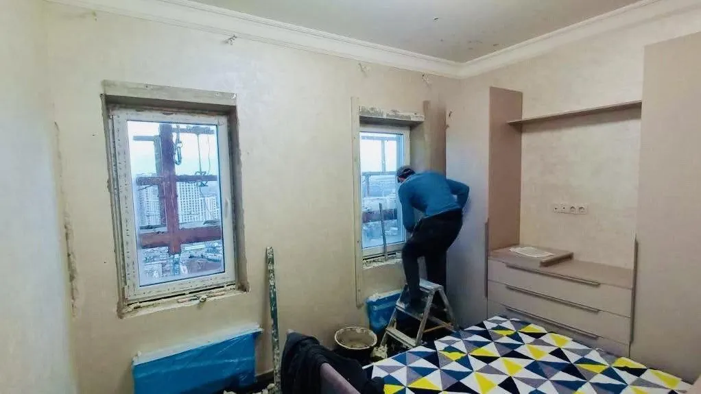 В Ленинском округе продолжаются восстановительные работы после атаки БПЛА
