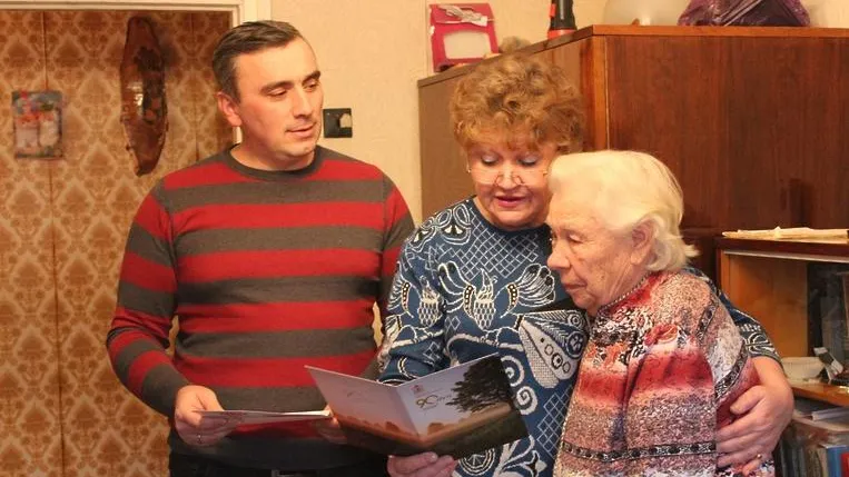 Труженицу тыла из Подольска поздравили с 90‑летием