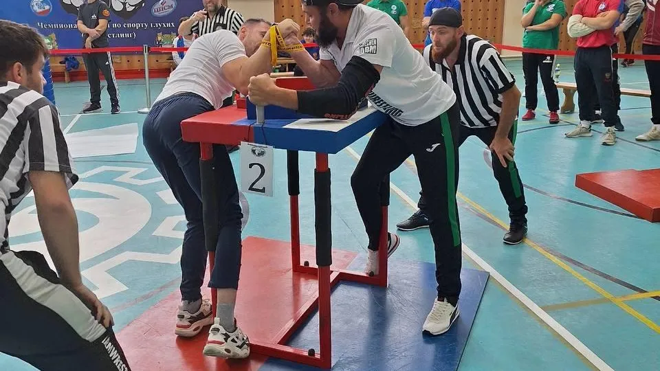 Спортсмен Подмосковья взял серебро на чемпионате РФ по армрестлингу среди глухих