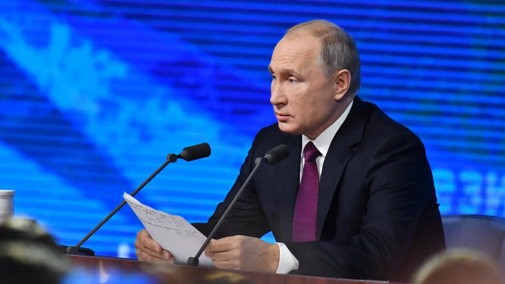 Путин поручил упростить для НКО получение статуса исполнителя общественно полезных услуг