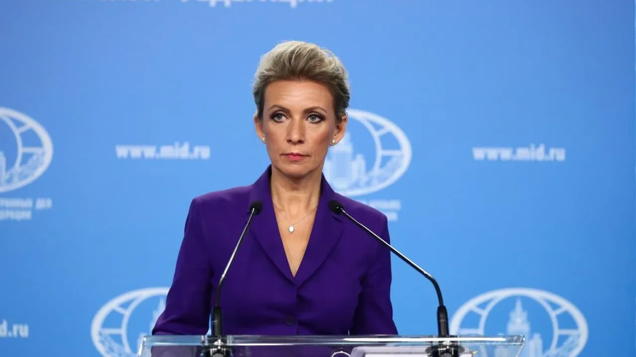 Захарова не нашла смысл в приезде посла Франции после заявлений Макрона
