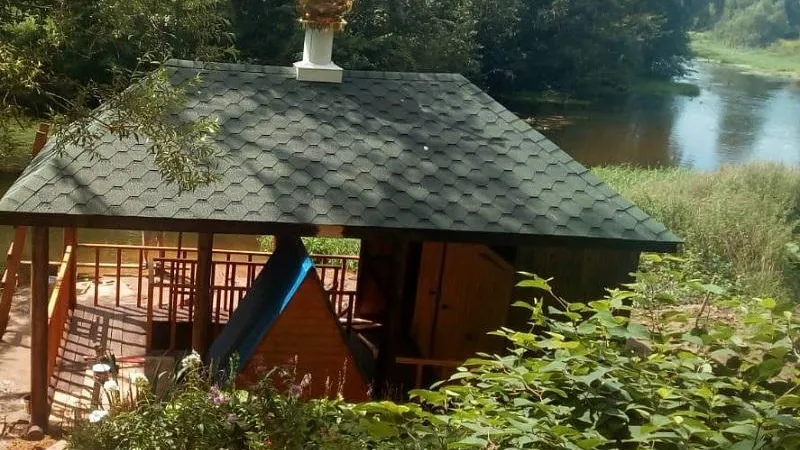 В Пушкине завершаются работы по благоустройству родника у храма