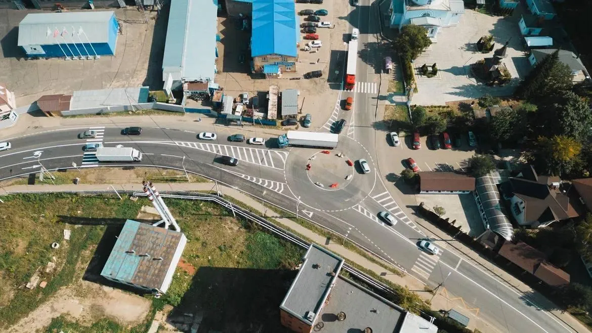В округе Лосино‑Петровский обустроили круговой перекресток