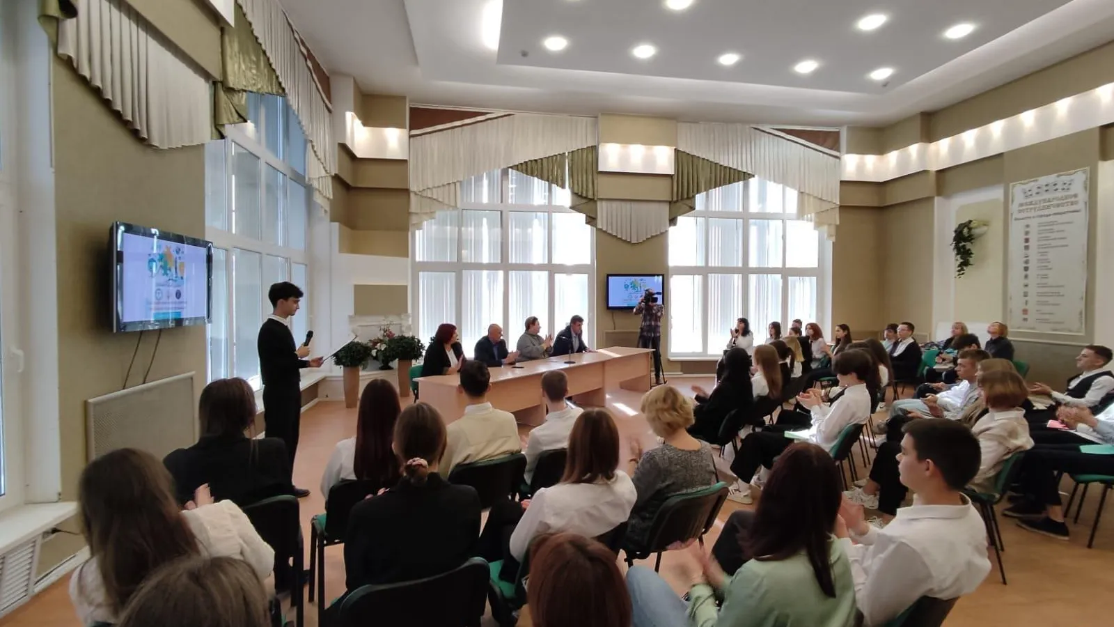 Школьники Дмитрова узнали, как предпринимателю защитить свои законные интересы