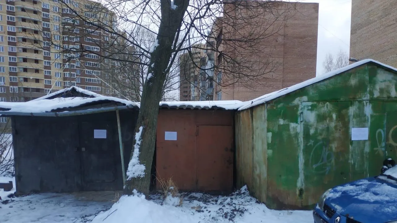 Собственников незаконных гаражей в Подольске попросили самостоятельно убрать постройки