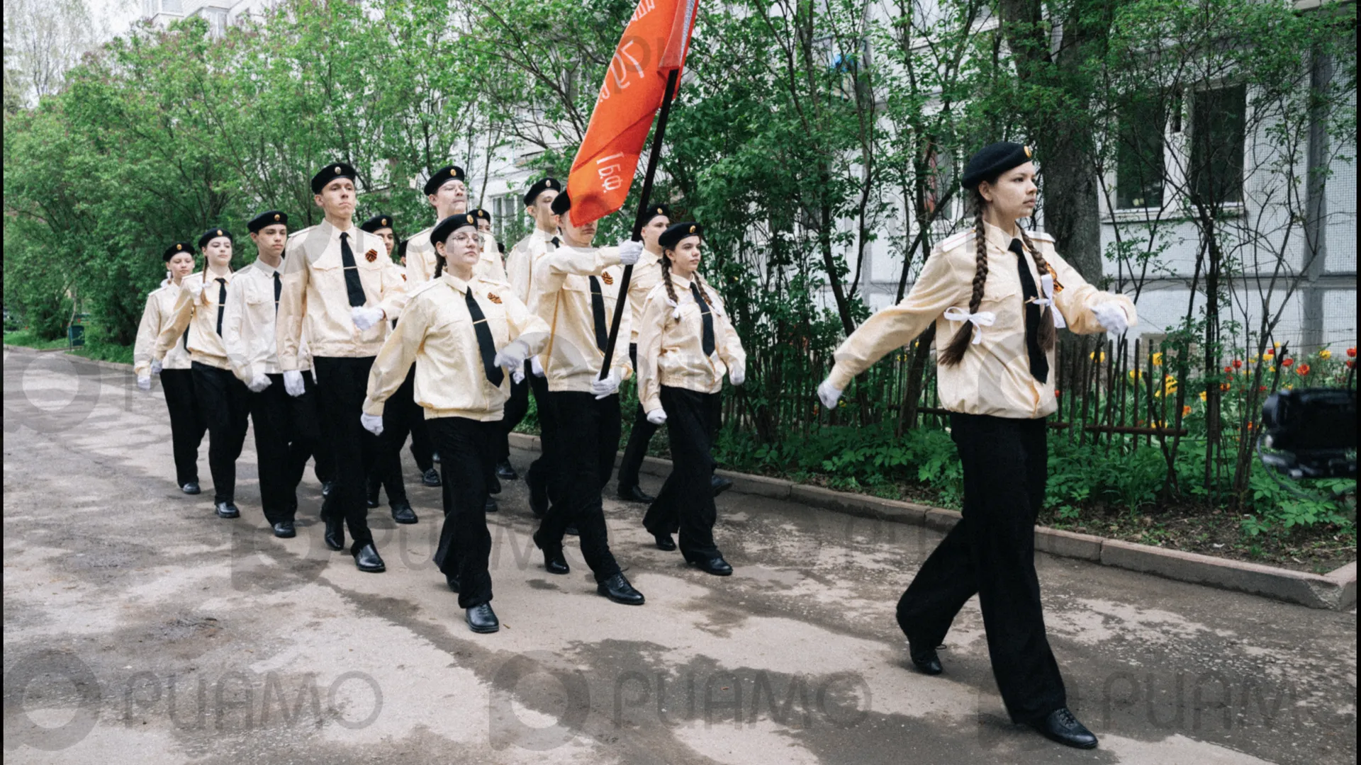 Партийцы Домодедова поздравили участников Великой Отечественной войны